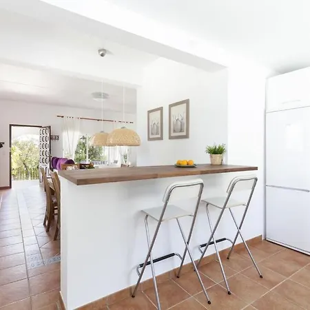 Celi: Sea- & Mountain View, Peaceful & Comfortable.