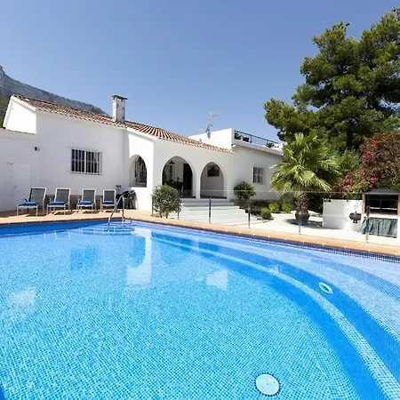 Willa Celi: Sea- & Mountain View, Peaceful & Comfortable.