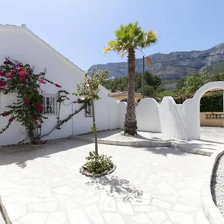 Celi: Sea- & Mountain View, Peaceful & Comfortable.