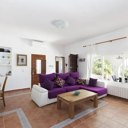 Celi: Sea- & Mountain View, Peaceful & Comfortable. Villa