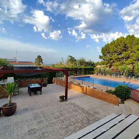 Celi: Sea- & Mountain View, Peaceful & Comfortable. Willa