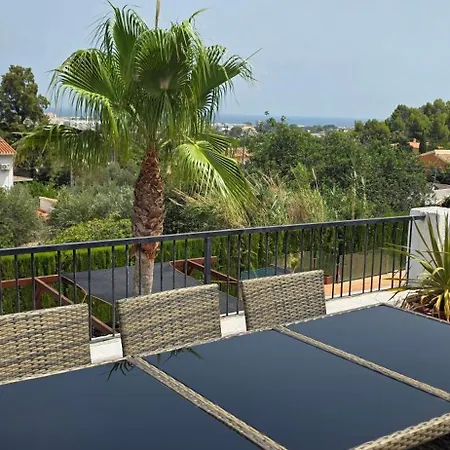 Celi: Sea- & Mountain View, Peaceful & Comfortable. Willa Denia