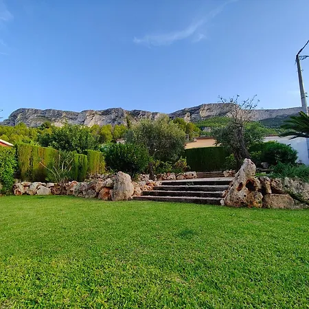 Celi: Sea- & Mountain View, Peaceful & Comfortable. Willa Denia